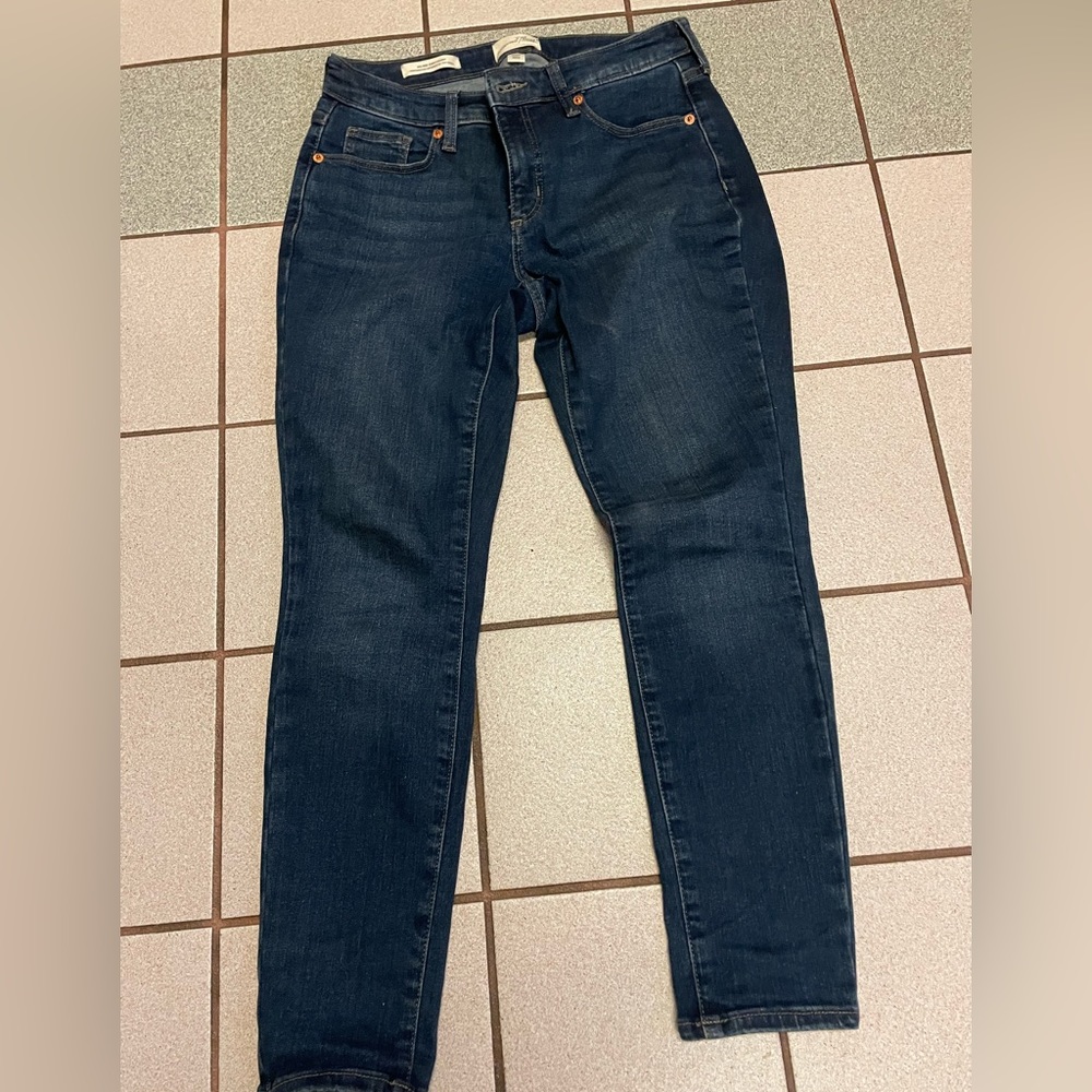 Women’s petite size 6 Universal Thread skinny jeans
